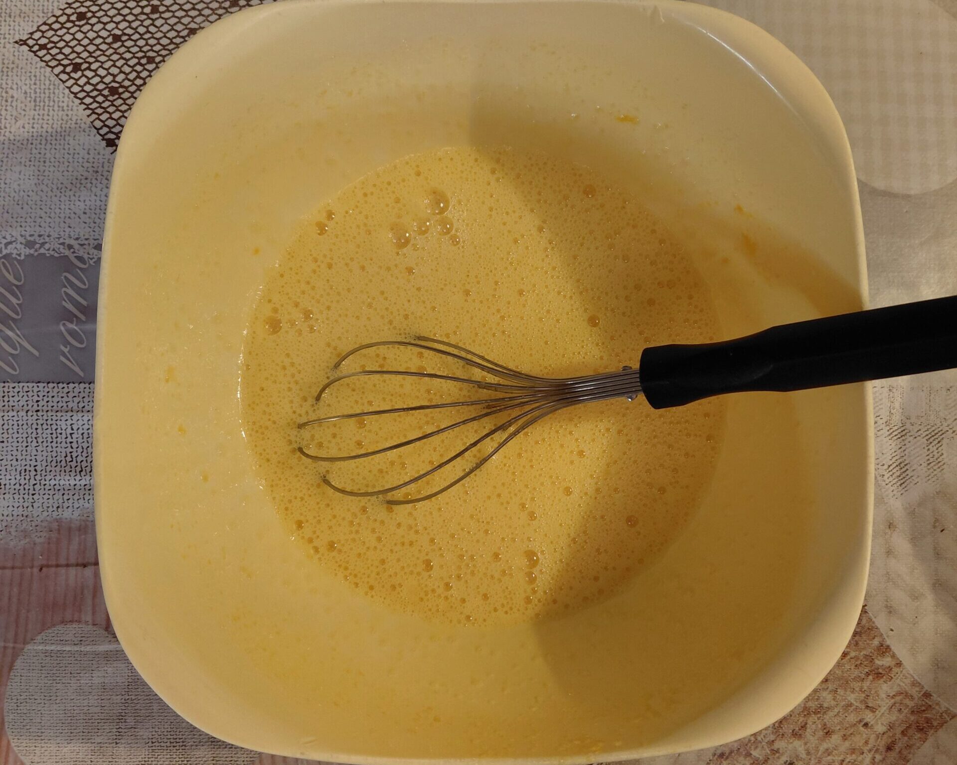 Composto di uova e zucchero sbattuto fino ad essere chiaro e spumoso